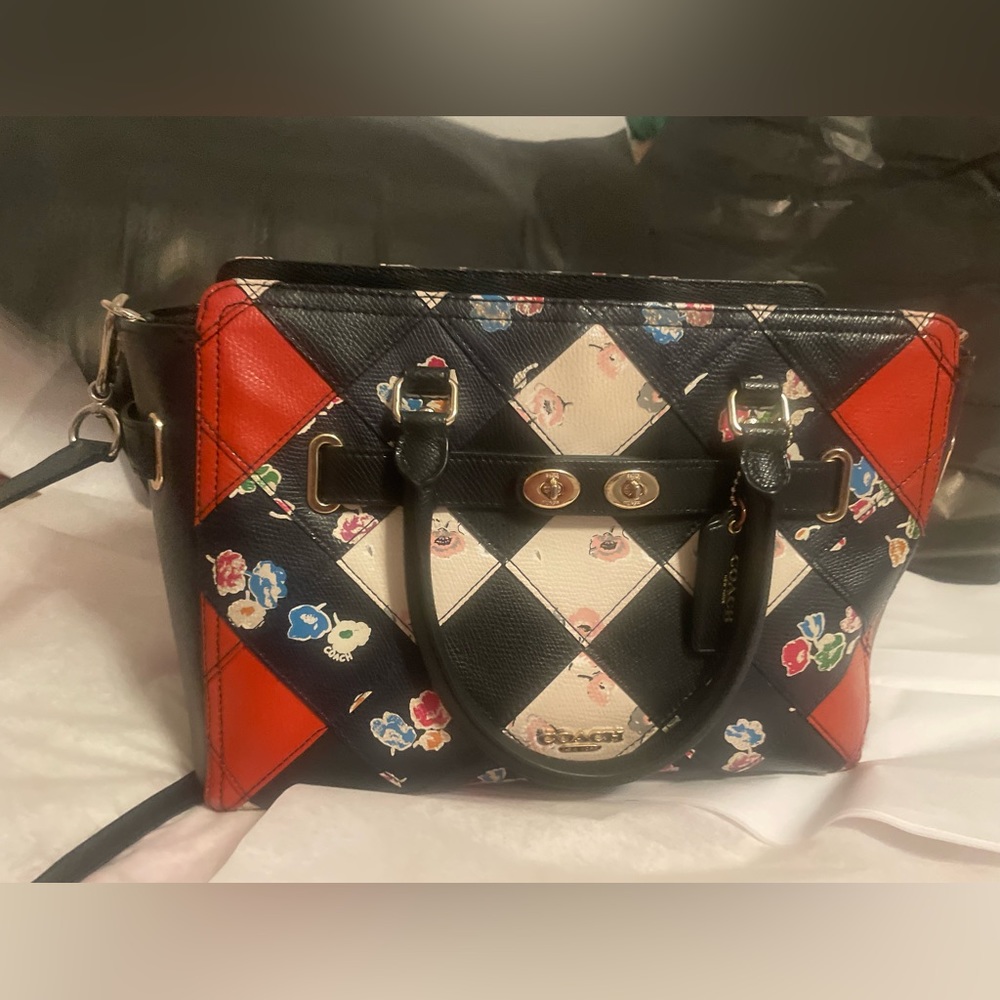 COACH SWAGGER PURSE
